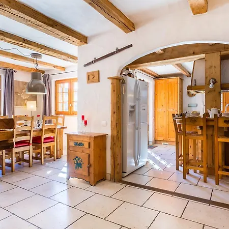 Le Chalezon Holiday home